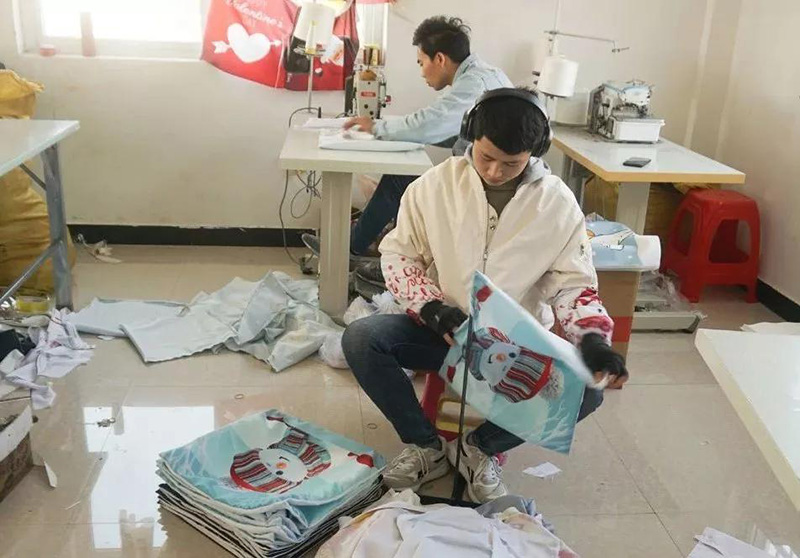 向老外出口圣誕用品，浙江義烏商人年銷數千萬