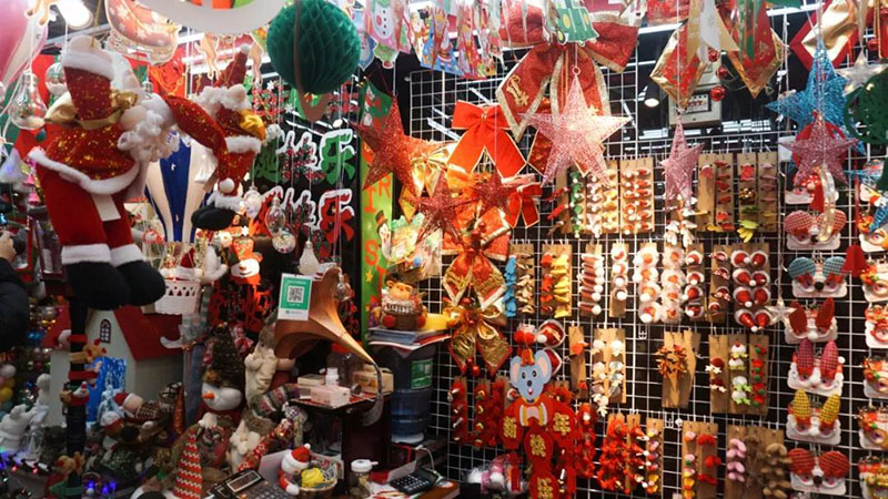 向老外出口圣誕用品，浙江義烏商人年銷數千萬
