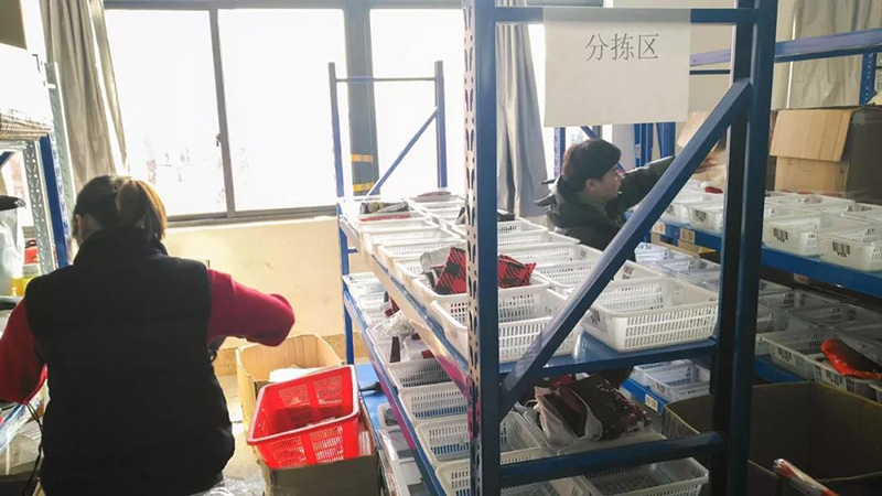 向老外出口圣誕用品，浙江義烏商人年銷數千萬